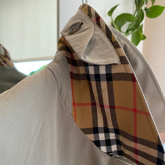 Women's Burberry Camden Car Coat - Picture 6 of 11